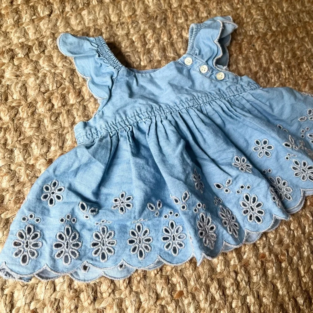 ❄️ baby gap eyelet dress - Picture 4 of 9